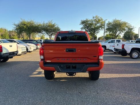 Used 2017 Toyota Tacoma TRD Sport w/ Tow Package (A/T) AWD/4WD image 4