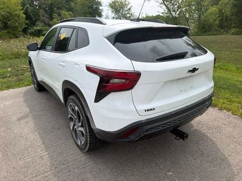 Certified 2024 Chevrolet Trax RS w/ Sunroof Package FWD image 6