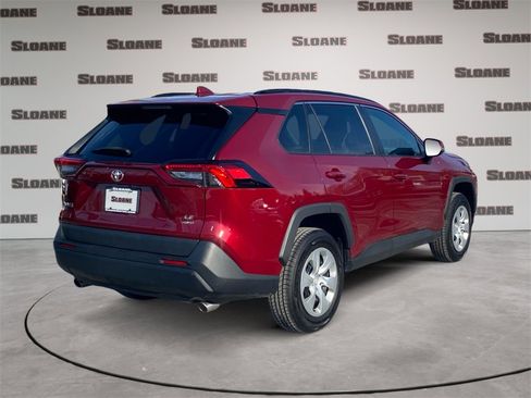 Used 2021 Toyota RAV4 LE image 5