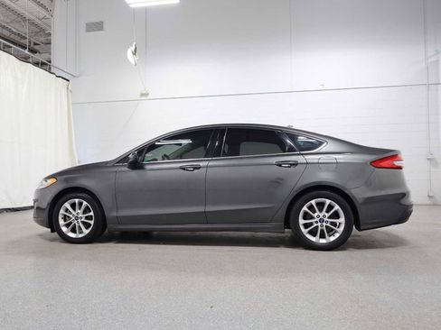 Used 2019 Ford Fusion SE FWD image 2