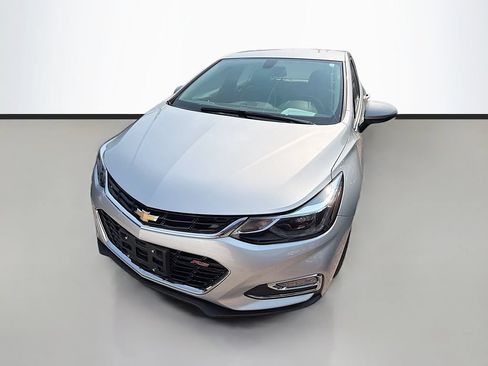 Used 2017 Chevrolet Cruze LT w/ Convenience Package FWD image 2