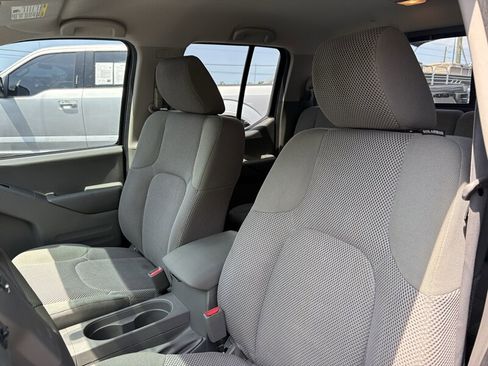Used 2017 Nissan Frontier SV RWD image 9