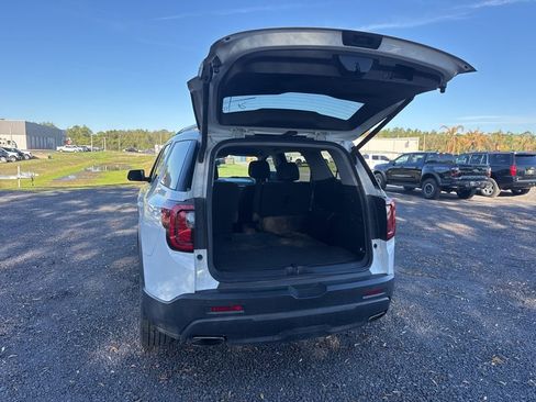 Used 2021 GMC Acadia SLE w/ Driver Convenience Package image 14