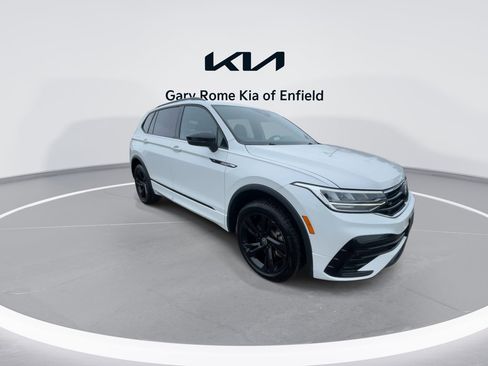 Used 2023 Volkswagen Tiguan SE R-Line image 2