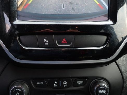 Used 2019 Jeep Cherokee Limited w/ Trailer Tow Group AWD/4WD image 19