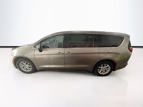 Used 2017 Chrysler Pacifica LX FWD image 9