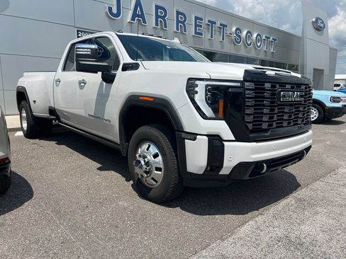 Used 2025 GMC Sierra 3500 Denali Ultimate AWD/4WD image 4