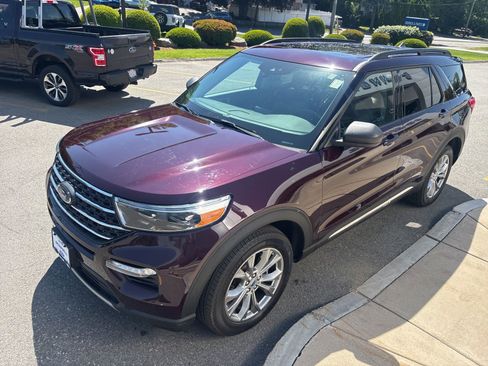 Used 2023 Ford Explorer XLT w/ Equipment Group 202A AWD/4WD image 7