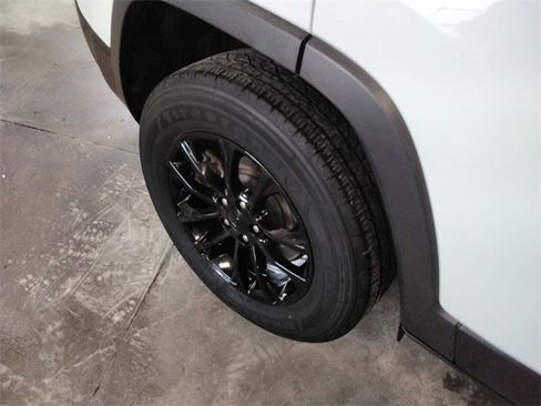 Used 2023 Jeep Cherokee Altitude Lux image 18