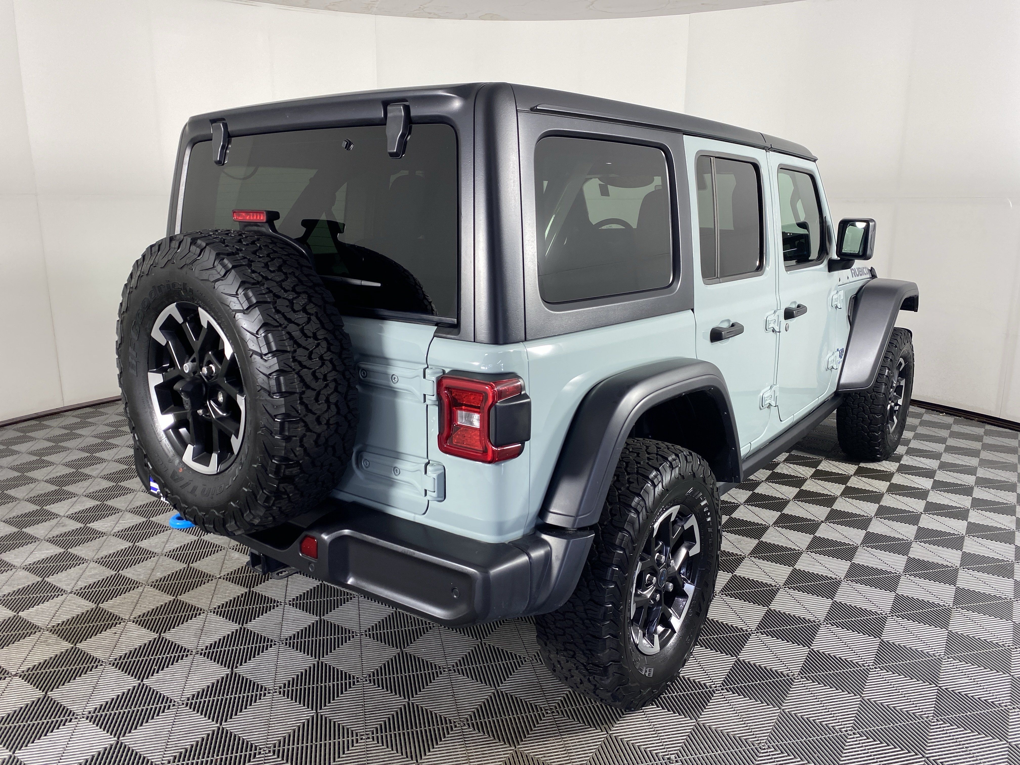 Used 2024 Jeep Wrangler Unlimited Rubicon 4xe w/ Technology Group AWD/4WD image 8