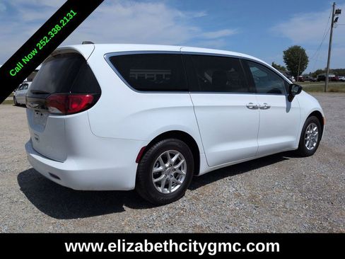 Used 2024 Chrysler Voyager LX FWD image 4