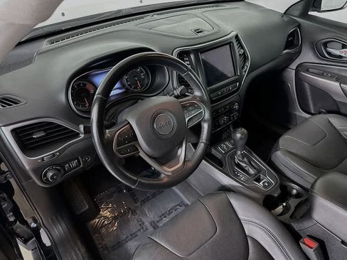 Used 2021 Jeep Cherokee Latitude Lux w/ Comfort/Convenience Group FWD image 2