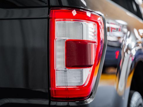 Certified 2021 Ford F150 Lariat w/ Equipment Group 502A High image 18