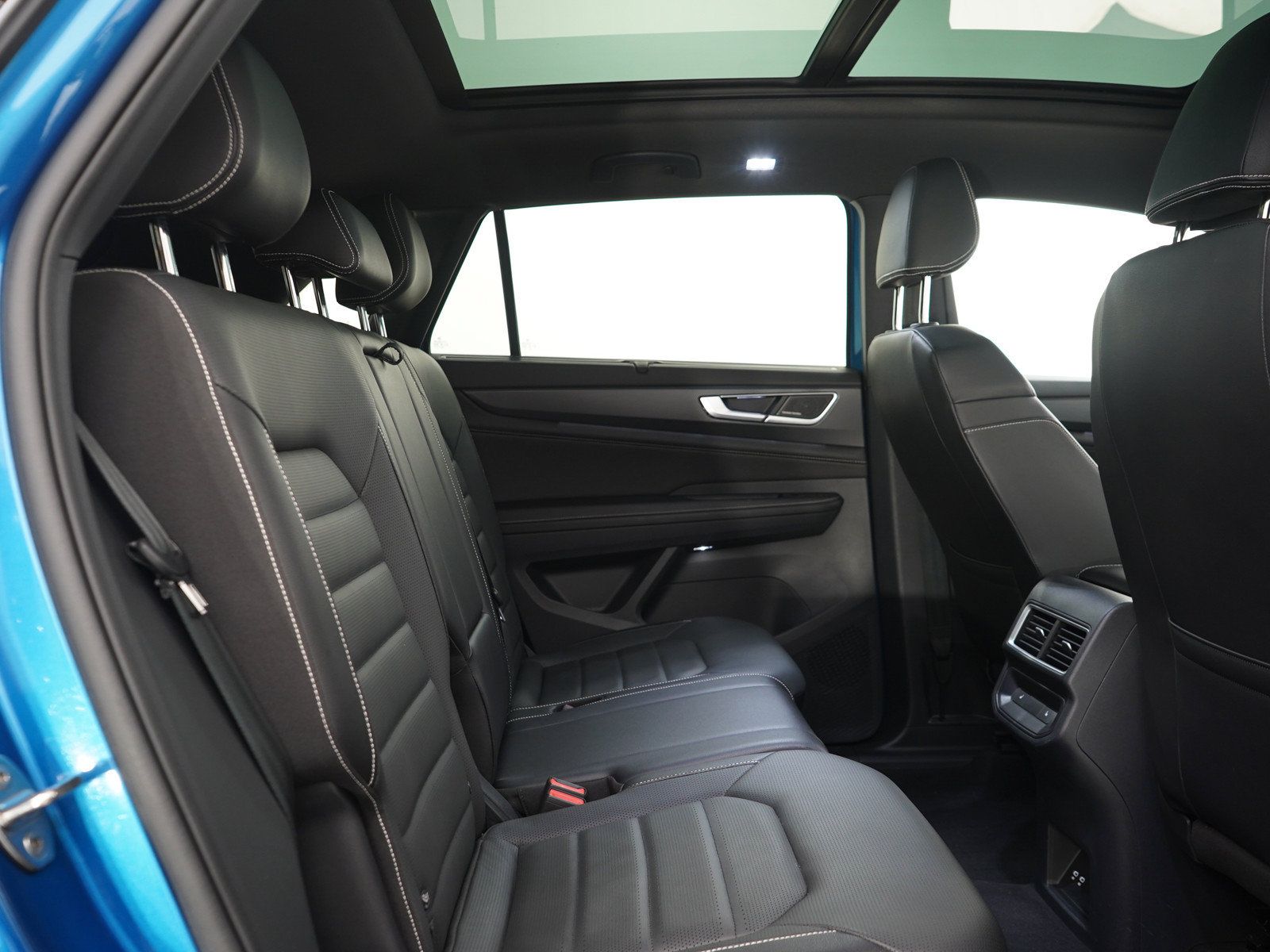 Used 2024 Volkswagen Atlas Cross Sport SEL AWD/4WD image 14