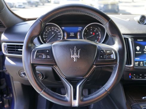 Used 2018 Maserati Levante GranLusso image 13