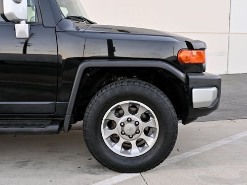 Used 2011 Toyota FJ Cruiser 4WD w/ Convenience Pkg image 32