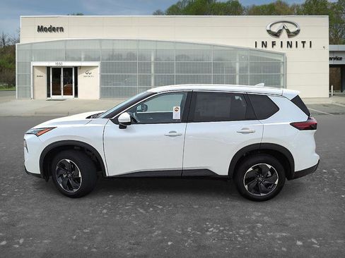 Used 2024 Nissan Rogue SV AWD/4WD image 6