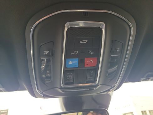 Used 2023 Jeep Grand Cherokee Altitude image 34