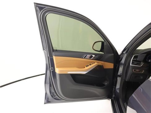 Used 2022 BMW X5 xDrive45e w/ Luxury Seating Package image 10