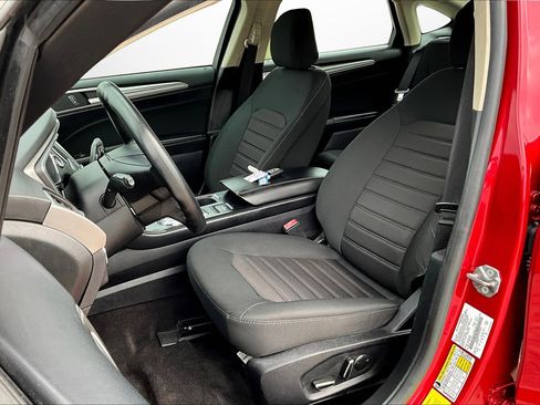 Used 2020 Ford Fusion SE image 16