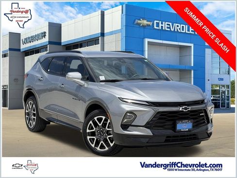 Certified 2025 Chevrolet Blazer RS FWD image 1