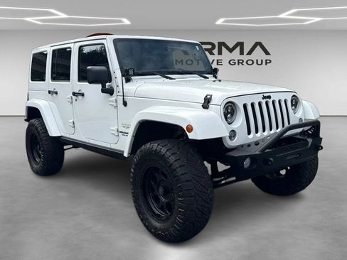 Used 2012 Jeep Wrangler Unlimited Sahara w/ Dual Top Group image 7