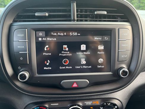 Used 2025 Kia Soul LX w/ LX Technology Package FWD image 19