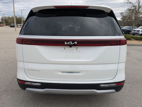 Certified 2024 Kia Carnival LX image 6
