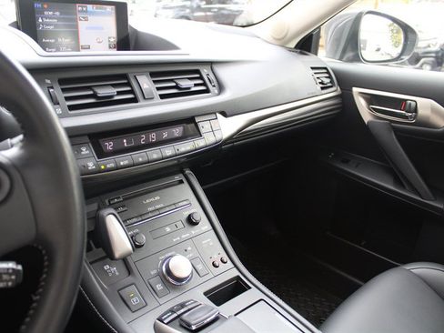 Used 2017 Lexus CT 200h w/ Navigation System Package FWD image 17