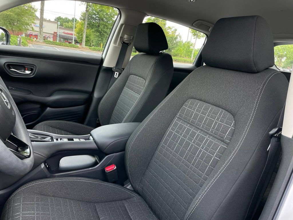 Certified 2025 Honda HR-V LX image 25