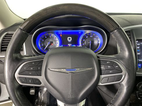 Used 2019 Chrysler 300 Limited RWD image 23
