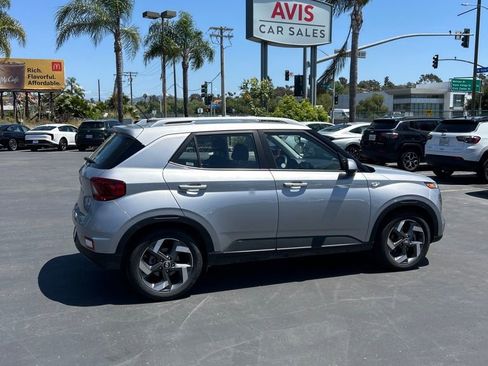 Used 2025 Hyundai Venue SEL image 4