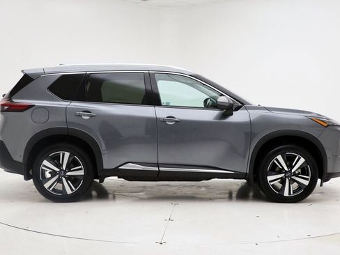 Used 2023 Nissan Rogue SL w/ SL Premium Package image 3