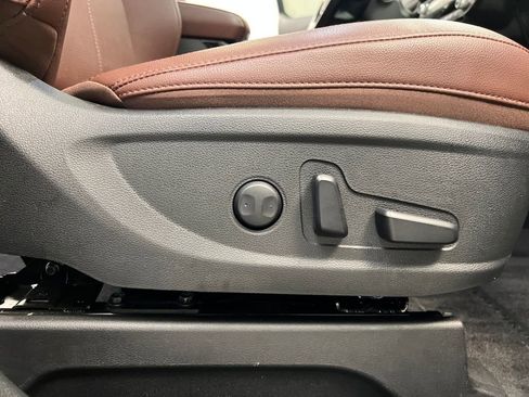 Used 2024 Kia Telluride EX w/ EX Captain's Chair Package image 27