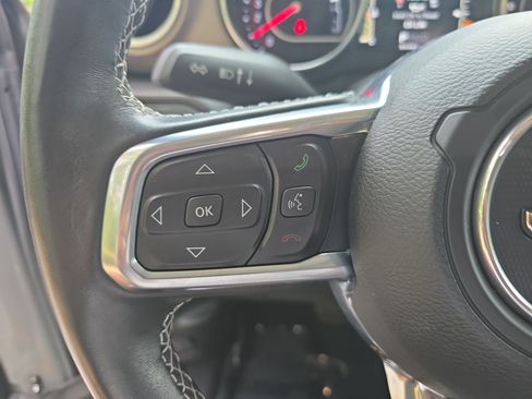 Used 2022 Jeep Wrangler Unlimited Rubicon w/ Dual Top Group AWD/4WD image 18