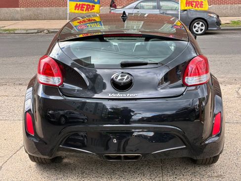Used 2017 Hyundai Veloster Value Edition FWD image 6
