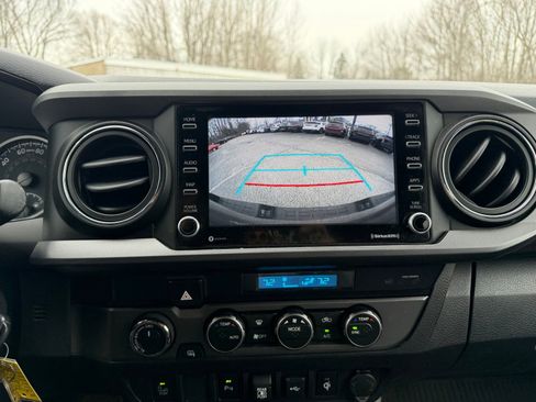 Used 2021 Toyota Tacoma TRD Sport w/ Technology Package image 9