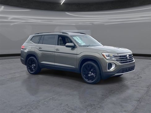 New 2026 Volkswagen Atlas SE image 2