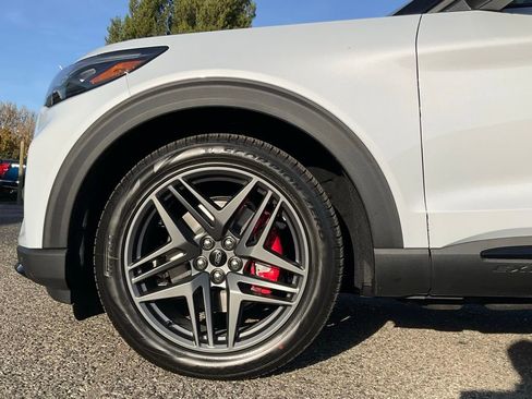 New 2026 Ford Explorer ST w/ Sun And Sound Package image 10