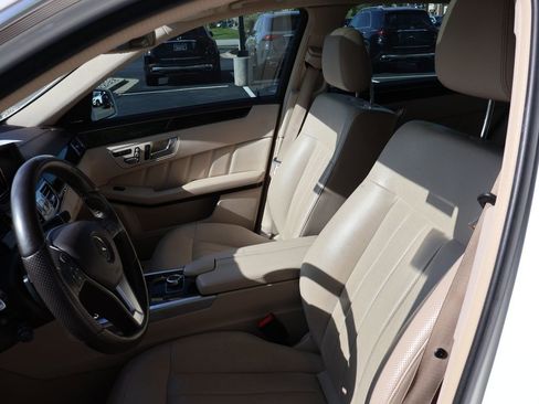 Used 2016 Mercedes-Benz E 400 4MATIC Sedan image 17