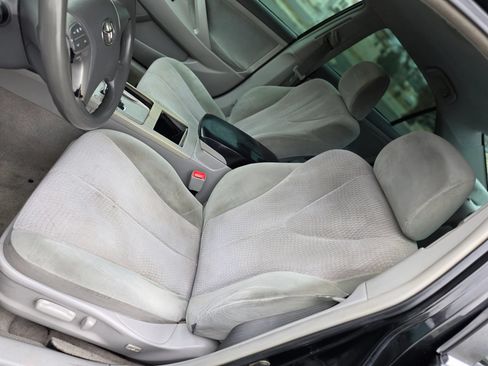 Used 2010 Toyota Camry LE FWD image 15