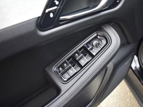 Used 2017 Porsche Macan AWD/4WD image 46
