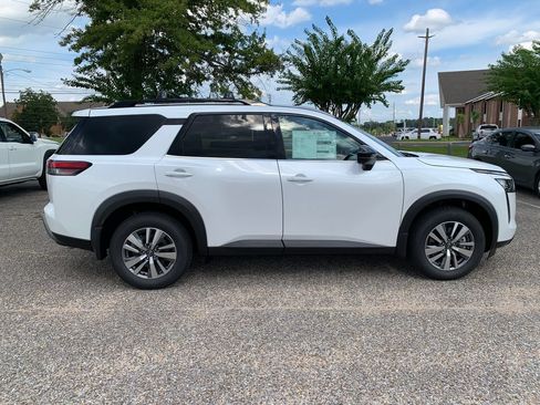 New 2026 Nissan Pathfinder SL FWD image 2