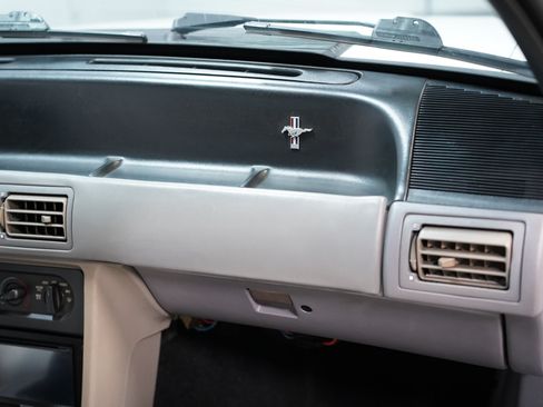 Used 1993 Ford Mustang GT RWD image 40