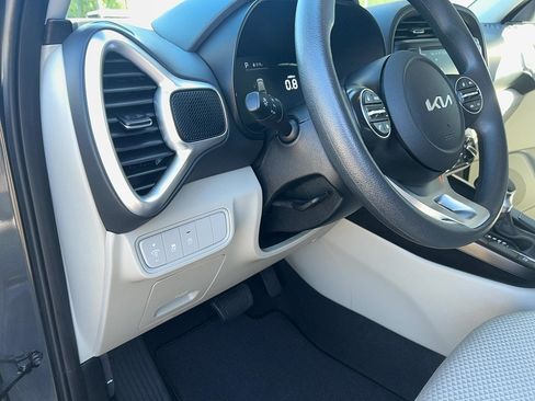 Used 2024 Kia Soul LX FWD image 28