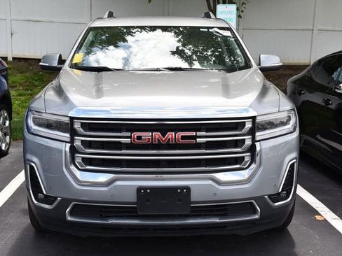 Used 2023 GMC Acadia SLT FWD image 3