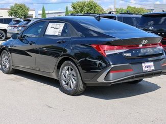 New 2025 Hyundai Elantra Blue video 3