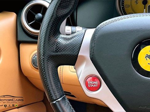 Used 2013 Ferrari California image 17