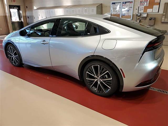 Used 2025 Toyota Prius XLE FWD image 15