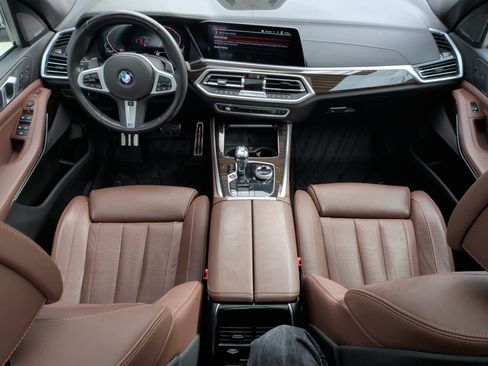 Used 2019 BMW X5 xDrive50i w/ M Sport Package image 30